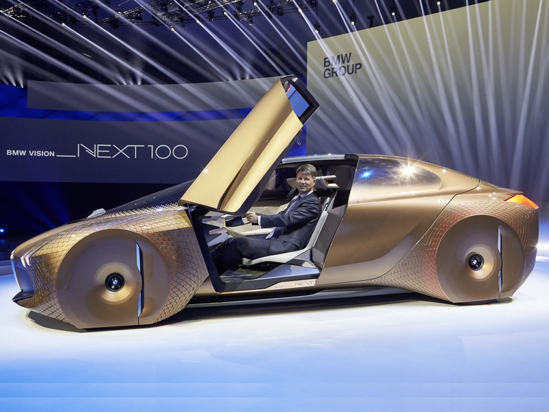 Futuristický koncept na oslavu 100 let BMW